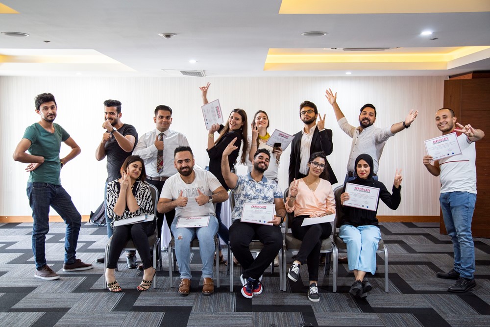 Programmet Salam uppmuntrar unga och ger dem verktyg och färdigheter för till exempel mediepåverkan och fredsmedling – På bilden deltagarna i workshoppen i Irak 2019.