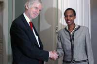 Foreign Minister Erkki Tuomioja met his colleague Antoinette Batumubwira in Helsinki on Friday.