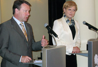 Utrikesministrarna Ilkka Kanerva och Anna Fotyga vid presskonferensen den 25 maj.