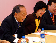 Chinese Foreign Minister Li Zhaoxing had talks with Finnish Foreign Minister Erkki Tuomioja.