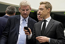 Swedish Foreign Minister Carl Bildt and Foreign Minister Alexander Stubb met in Luxembourg 15 June. Photo: The Council of the European Union.