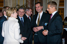 Hillary Clinton and Alexander Stubb discussed at the dinner of EU and NATO member states in Brussels. Photo: Juha Roininen.