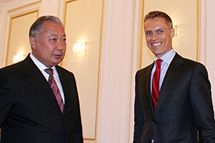 Minister Stubb träffade Kirgizistans president Kurmanbek Bakiev. Foto: OSSE/Susanna Lööf.