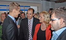 Ministern deltog också i invigningen av det finska köpcentret. Foto: uusi.Fuengirola.fi.