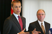 OSCE Chairman-in-Office Alexander Stubb (left) and Belarus Foreign Minister Sergei Martynov at a press conference in Minsk, 7 October 2008. Photo: OSCE/Julia Darashkevich