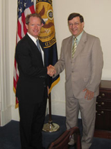 USA:s vice handelsrepresentant John K. Veroneau och minister Väyrynen.