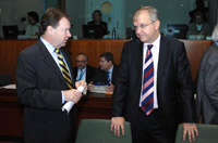 Utrikesminister Ilkka Kanerva diskuterade med kommissionär Olli Rehn. Foto: EU:s råd