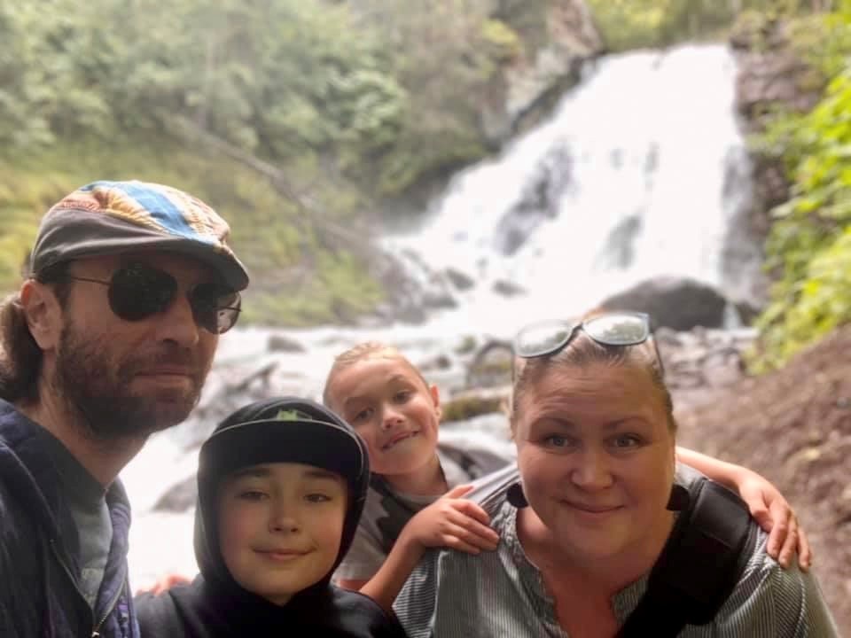 Hanna Eklund enjoying the stunning scenery of Alaska with her family