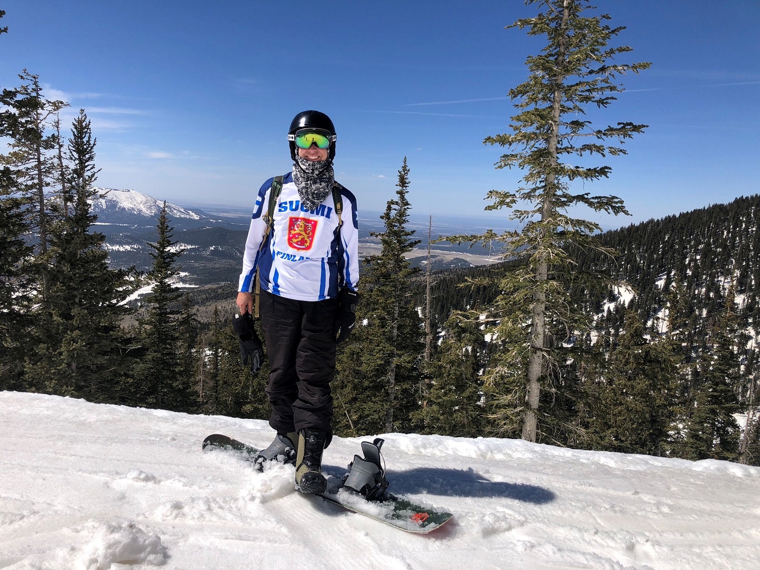 Olli Honkkila snowboarding