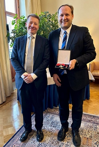 Suursaadik Vesa Vasara ja Timo Tatar.