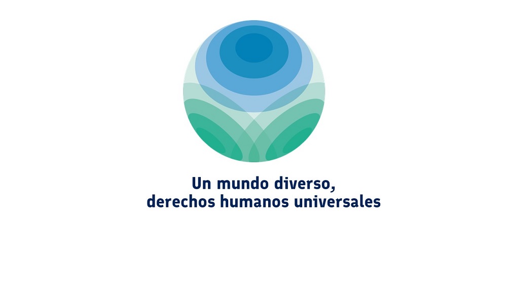 Logo de la candidatura de Finlandia para el Consejo de Derechos Humanos de las Naciones Unidas para 2022-2024, junto con texto "Un mundo diverso, derechos humanos universales".
