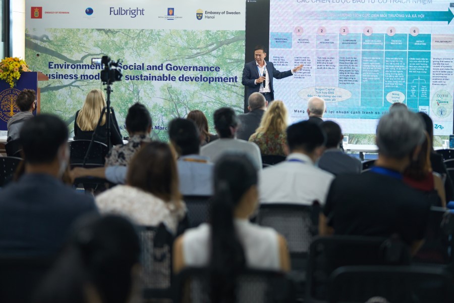 Mr. Pham Quang Vinh, Corporate Development Director. Dragon Capital Group Ltd., presented about the importance of ESG from the investment viewpoint at the event in Ho Chi Minh City. 