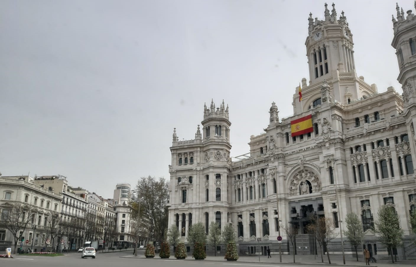 Madridin keskustan kuuluisa Cibeles-aukio hiljentyi yli kolme kuukautta kestäneen hätätilan ajaksi.