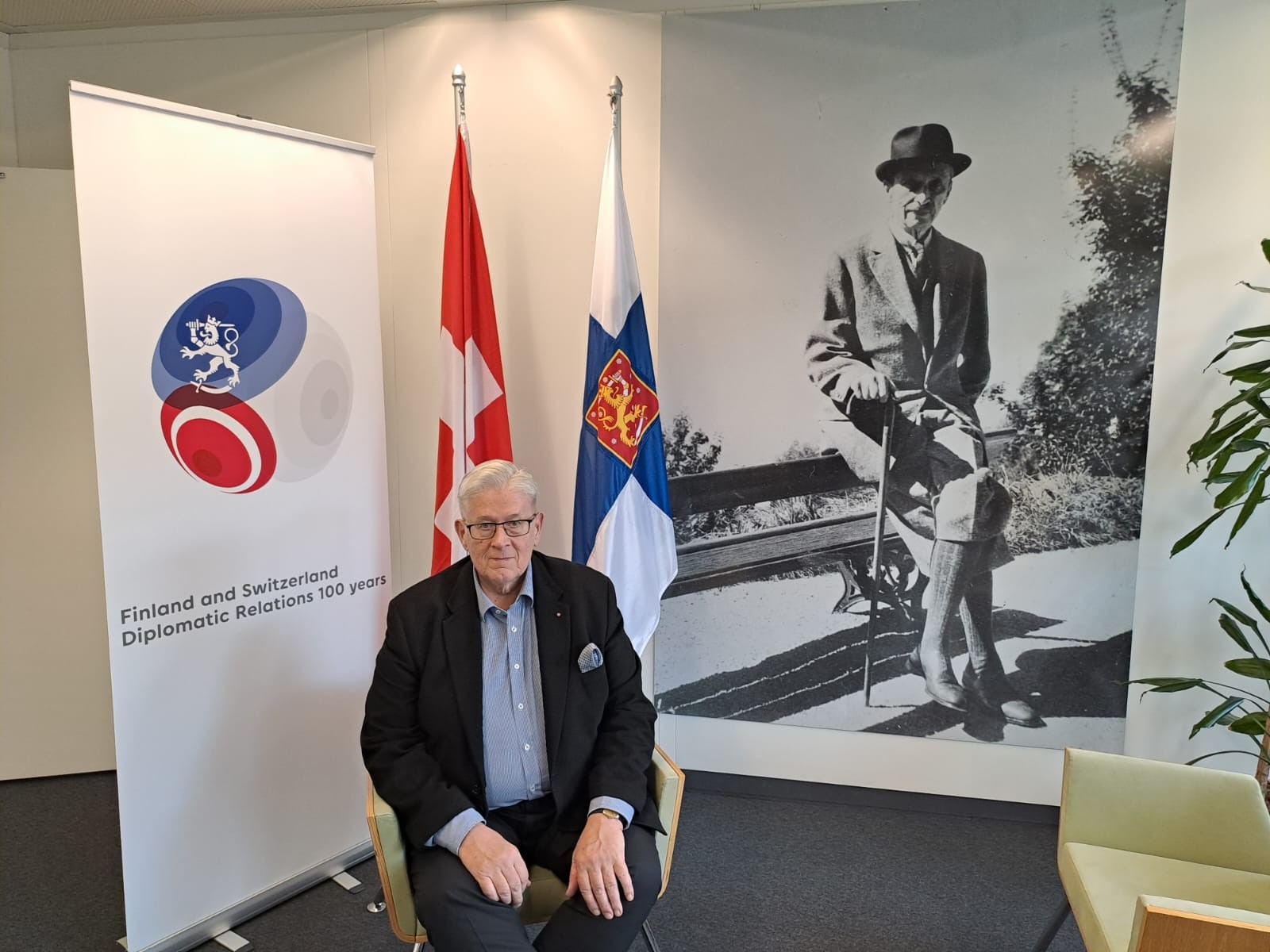 Erkki Korhonen on toiminut mm. kapellimestarina Zürichin oopperassa ja Zürichin oopperan kansainvälisen oopperastudion johtajana vuosina 1997–2000. 