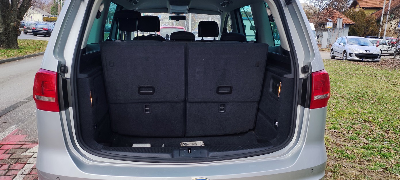 Rear view of trunk with seats.