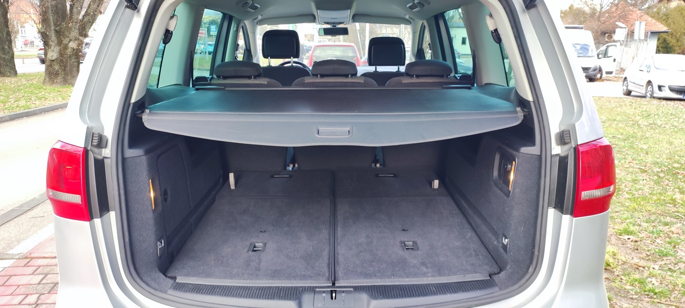 Rear view of trunk with seats.