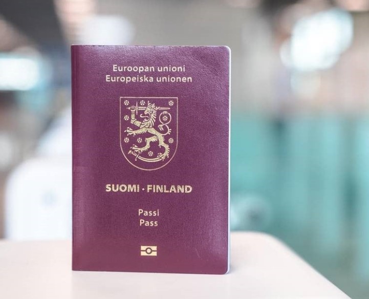 Finnish passport front cover