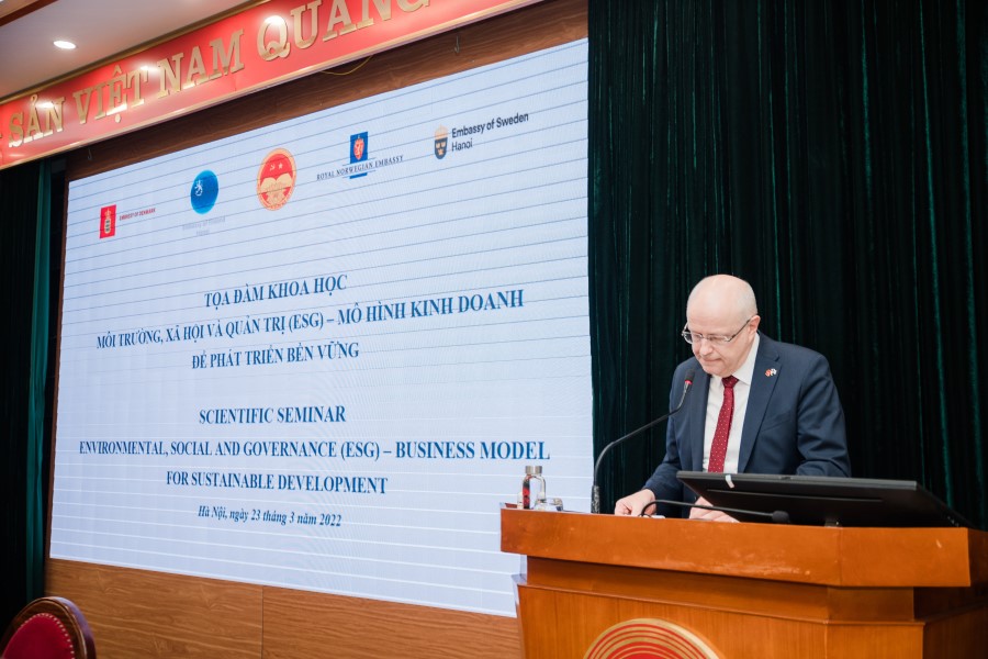 Mr. Keijo Norvanto, Ambassador of Finland to Vietnam, highlighted the importance of collaboration among the stakeholders to integrate ESG into the agenda. 