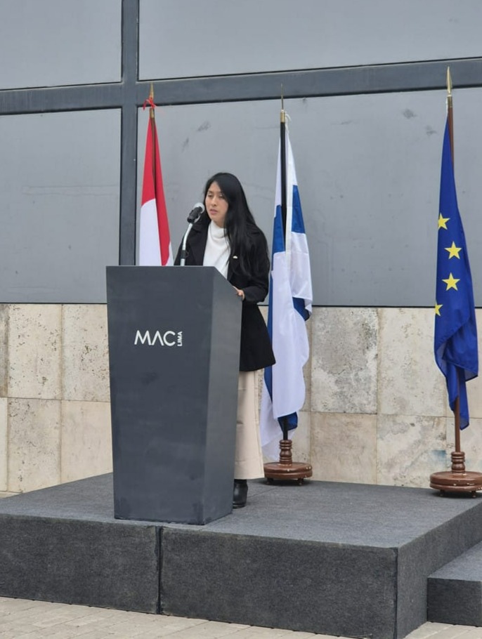 La "Embajadora de Finlandia por un día", Cinthia López, durante la inauguración de "Nací Niña".