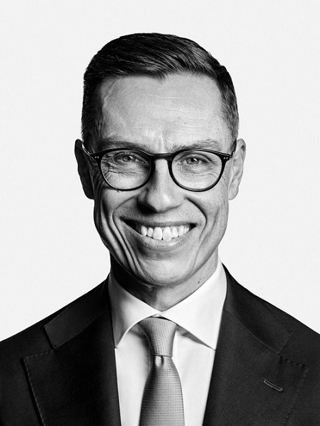 President Alexander Stubb, ametlik foto: Jussi Ratilainen.