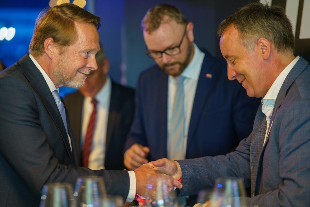 Finlands ambassadör Okko-Pekka Salmimies på besök i Fribourg