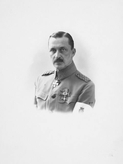 Portrait of Field Marshal Mannerheim in military uniform