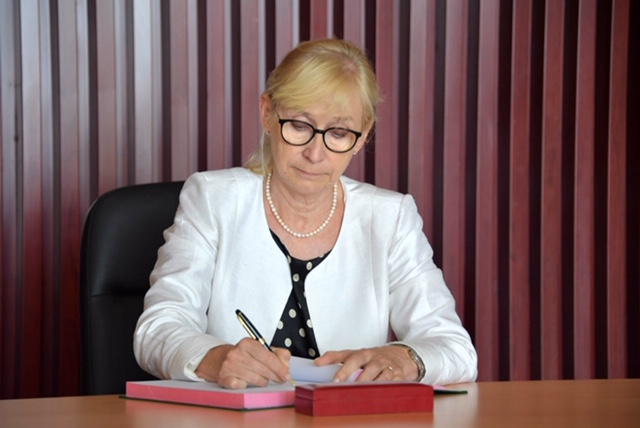 Ambassador Riitta Swan signing the visitor's book