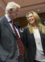 Utrikesminister Erkki Tuomioja med sin spanska kollega Trinidad Jimenez i Bryssel. Bild: Europeiska unionens råd.
