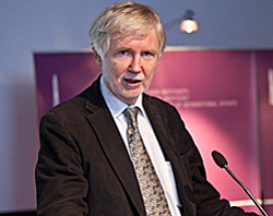 Ministeri Tuomioja puhui Brysselissä myös EU:n ulkosuhteita käsitelleessä tilaisuudessa. 