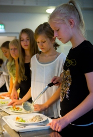 Fotografija: Riitta Supperi/Team Finland Sva djeca u Finskoj dobivaju besplatan ručak u školama, što im daje hranjivu energijkako bi se mogli koncentrirati na svoje lekcije. 