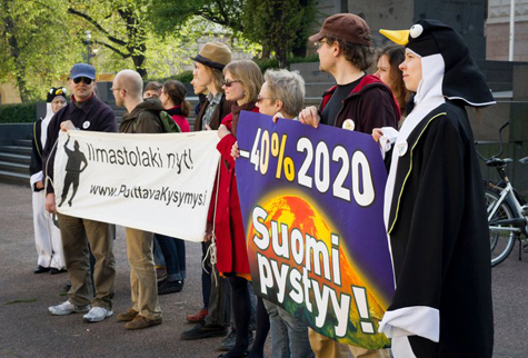 Ilmastomielenosoitus Säätytalon edessä kesäkuussa 2011. Kuva: Sini Eräjää.
