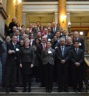 Kaikkiaan 32 ystäväryhmän jäsenmaata ja järjestöä oli saapunut Helsinkiin jakamaan kokemuksia ja pohtimaan ryhmän tulevaisuuden haasteita. 