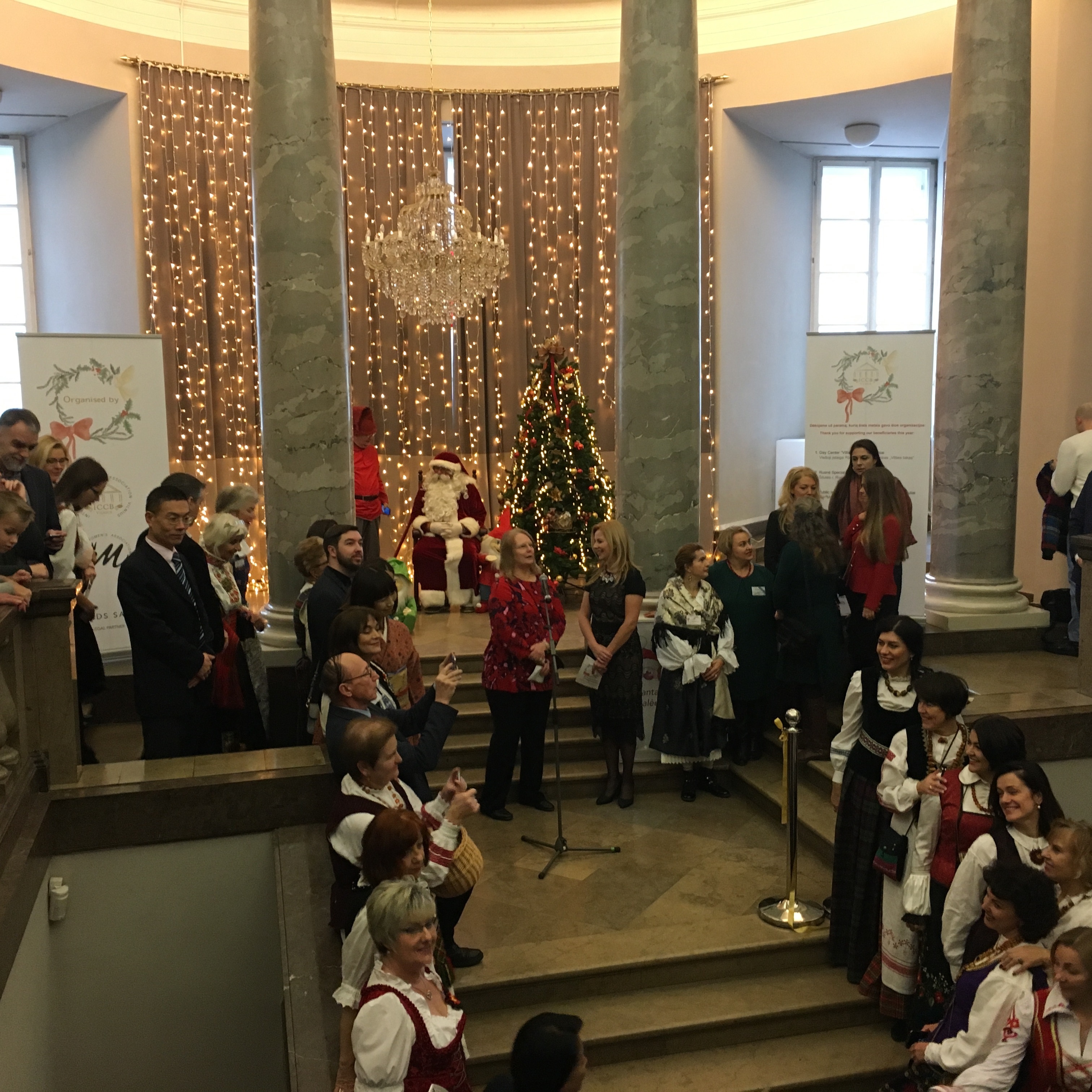 Kalėdinės labdaros mugės atidarymas