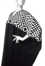 Liisa Suvanto, Kikapuu puku / dress, Ruuturaita painokangasmalli / pattern, 1974. Photo Rauno Träskelin/ Design Museum.
