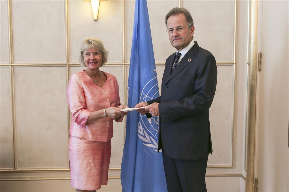 Madame Hakala et Monsieur Michael Möller, directeur générale de l'office des Nations Unies à Genève