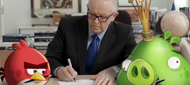 Martti Ahtisaari helps make peace between the Angry Birds and the Bad Piggies