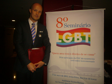 Mikko osallistui homofobian vastaiseen seminaariin Brasilian parlamentissa.
