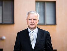 Olli Rehn on Suomen elinkeinoministeri. 