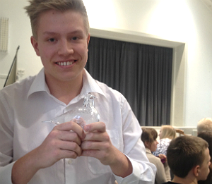 Pietari Turunen, a student at Kuopion Lyseo, received the Dove of Mediation. Photo: Inna Perheentupa