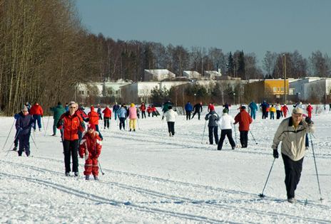 Prática de esqui de fundo, iniciantes, passatempo, humor, conselhos, estrangeiros, estrangeiros na Finlândia, Helsinque