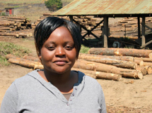 Priscilla Rusere studerar träteknologi i Mutare. Foto: Laura Heiskanen
