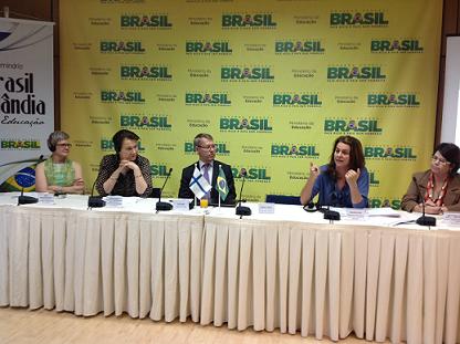 Seminaari Brasilian opetusministeriössä 2013. Kuvassa vasemmalta Tiina Vihmapuro-Vaara, Jaana Palojärvi, Jari Luoto, Jaqueline Moll ja Aline Teixeira