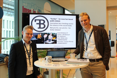 Tuomas Muraja ja Mikko Salo vastaanottivat European Public Communication -palkinnon Brysselissä 15.10.2014.