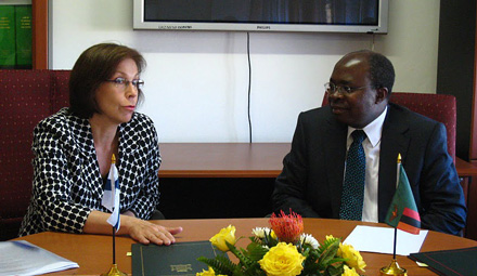 Under-Secretary of State Ritva Koukku-Ronde and Minister of Finance Situmbeko Musokotwane, photograph: Nora Heinonen