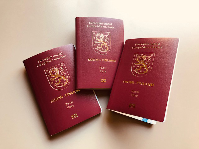 Tre finländska pass.
